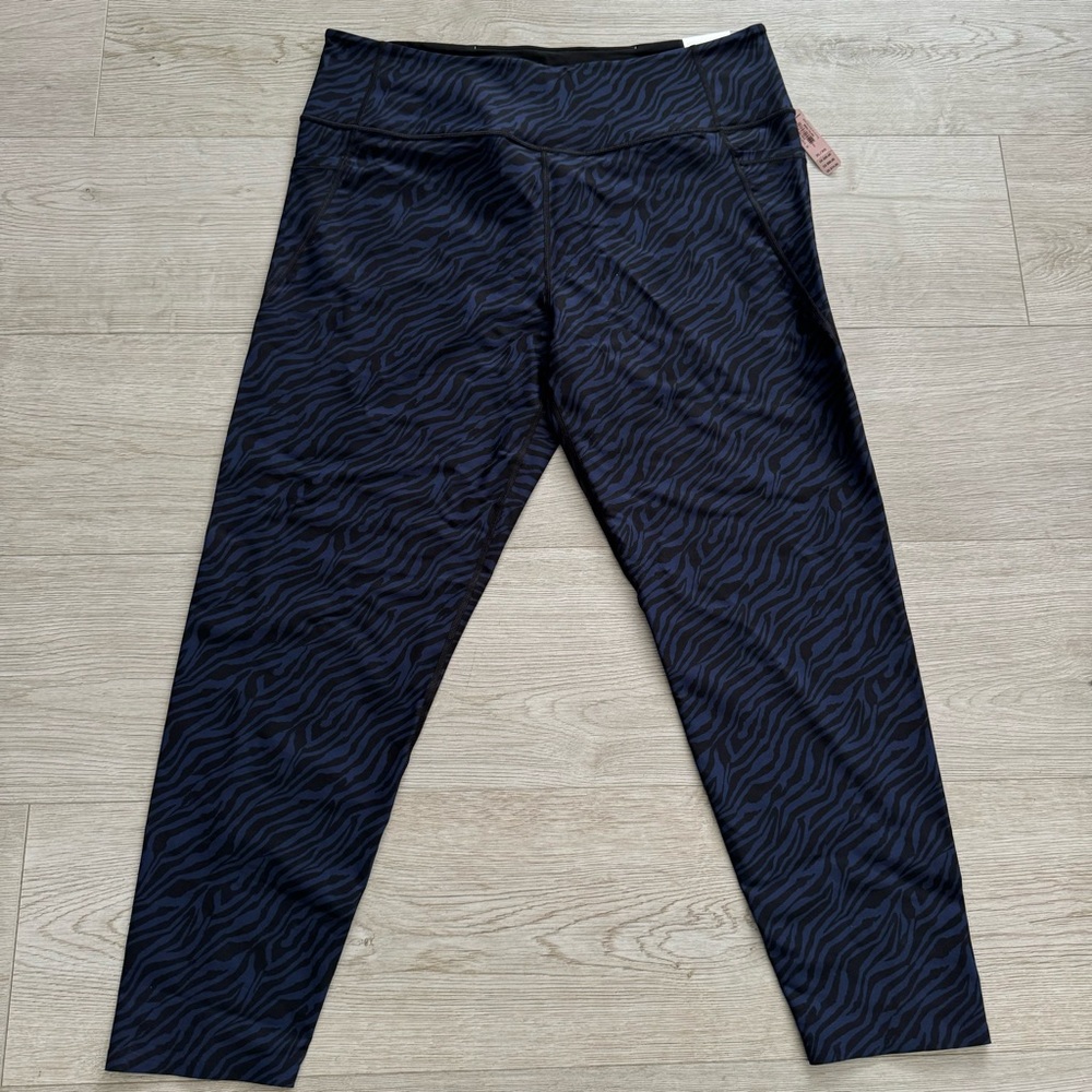 Victoria Secret XL Black Navy Leggings Animal print Zebra Gim Capri High Rise